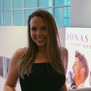 Meet your Posher, Danielle